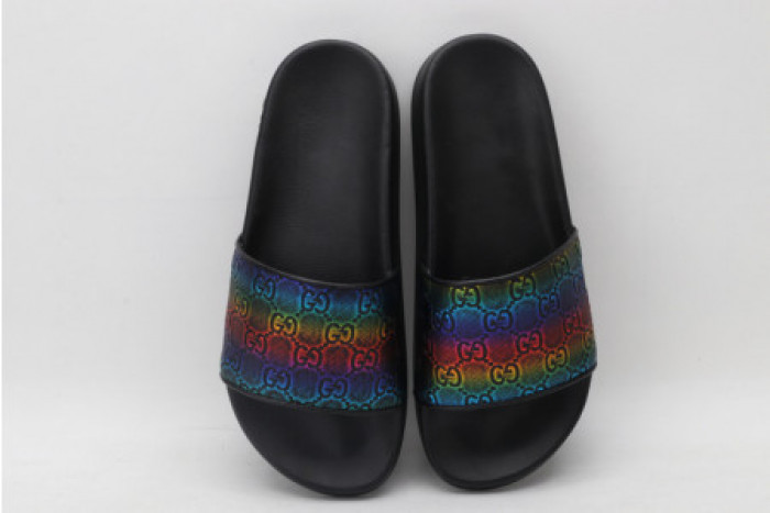 G*u*i slippers