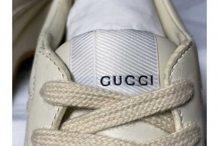 disney & G*u*i 602049 drw00 9522