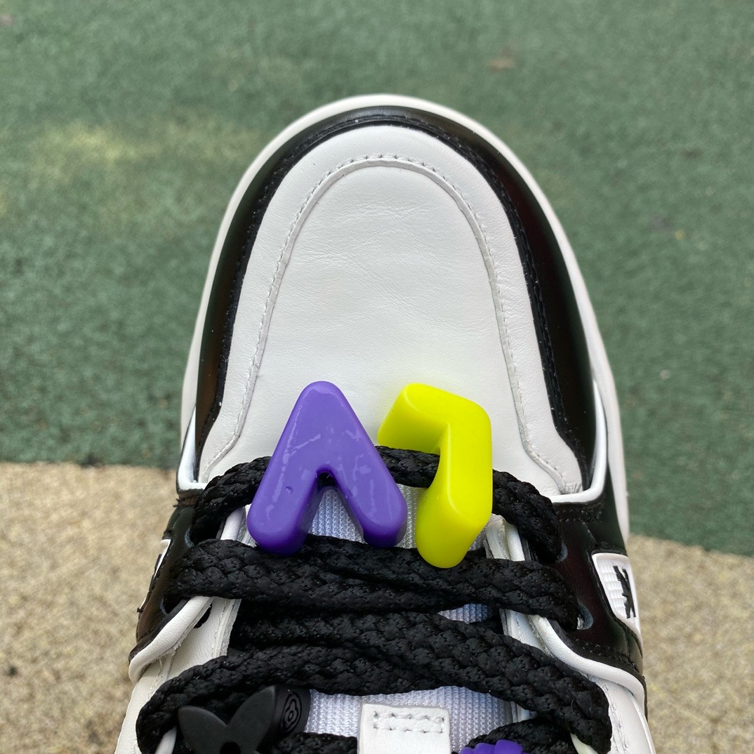 LV TRAINER MAXI black and white