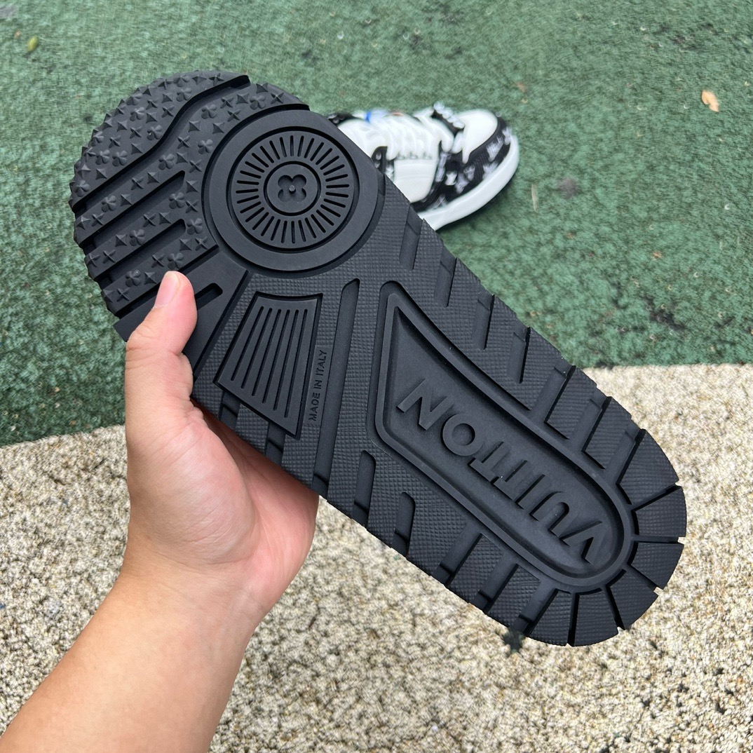 LV TRAINER MAXI White and black denim