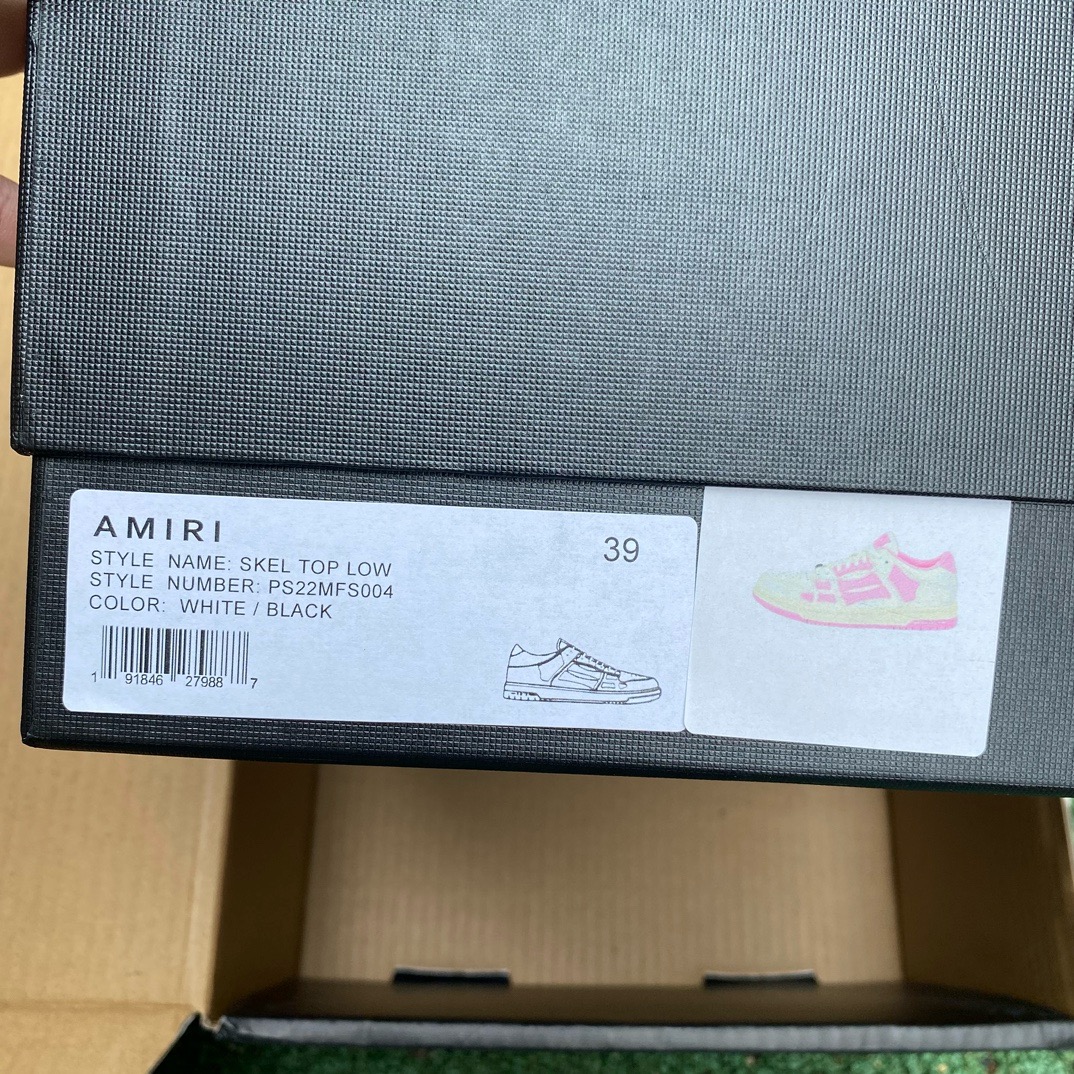 AR1M1 Low-Top Sneaker