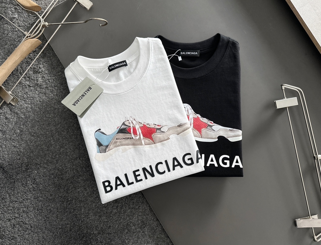 Ba*len*cia*ga t-shirts