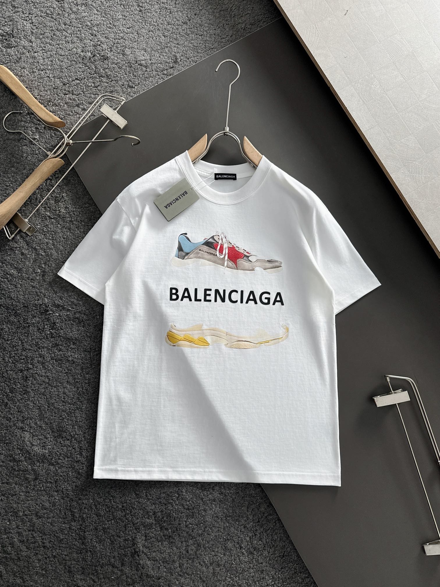 Ba*len*cia*ga t-shirts