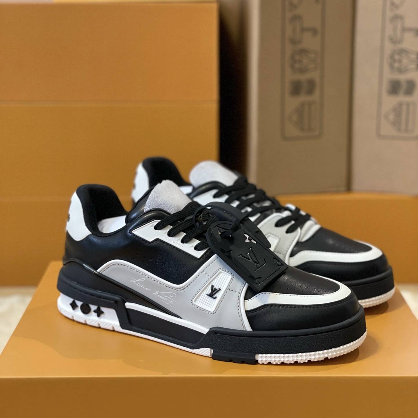 Loui Vuitto TRAINER SNEAKER